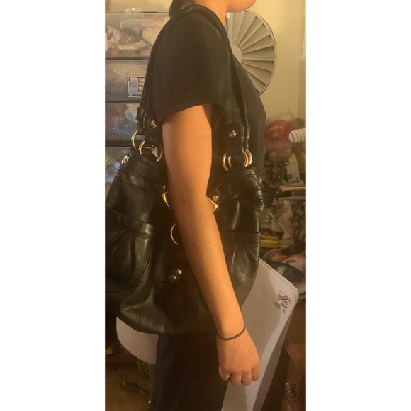 B Makowsky Shoulder Bag Leather with Hardware - Picture 6 of 6